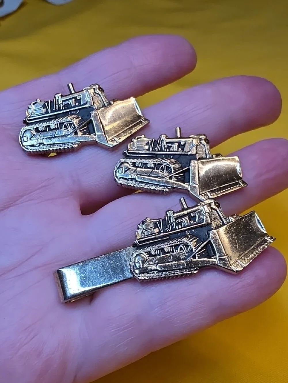 Vintage LEAVENS J.I. Case 800 Bulldozer ▪︎ Cufflinks & Tie Clip Set ▪︎ Gold Tone